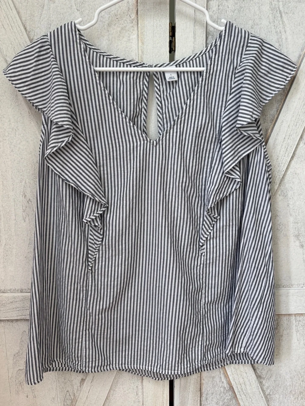 Old Navy Pinstripe Ruffle Top Women’s Large White Blue Cotton Coastal